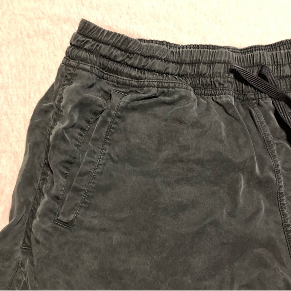 Lululemon shorts - Picture 3 of 4